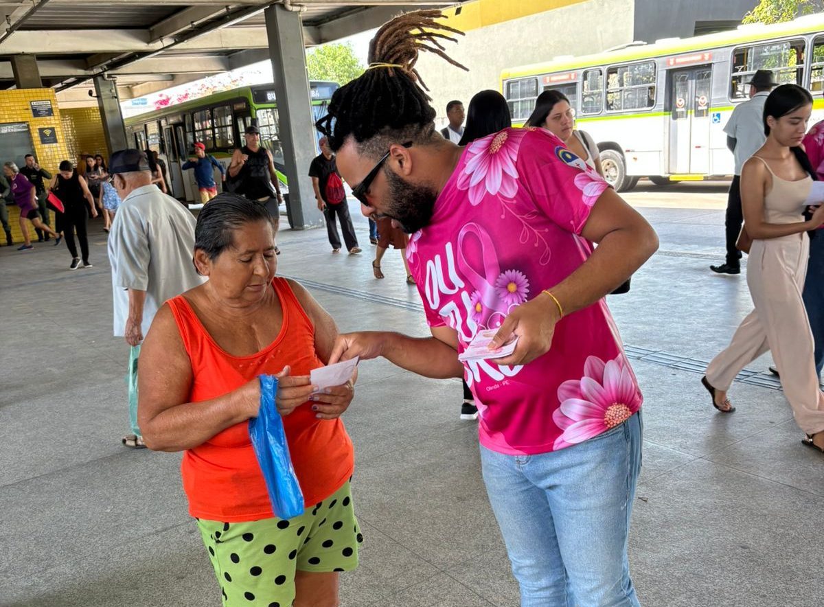 Plafletagem, "Outubro Rosa"