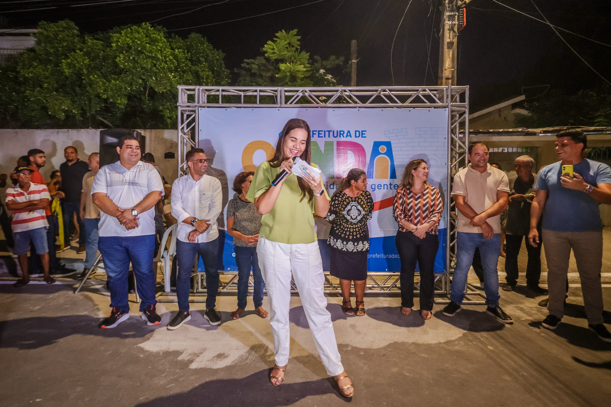 Entrega da Rua Antônio de Matos Peixoto Guimarães, no bairro de Peixinhos.