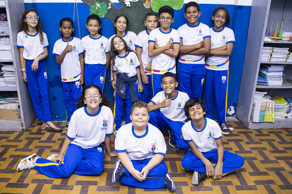 Entrega de Kits de fardamento escolar