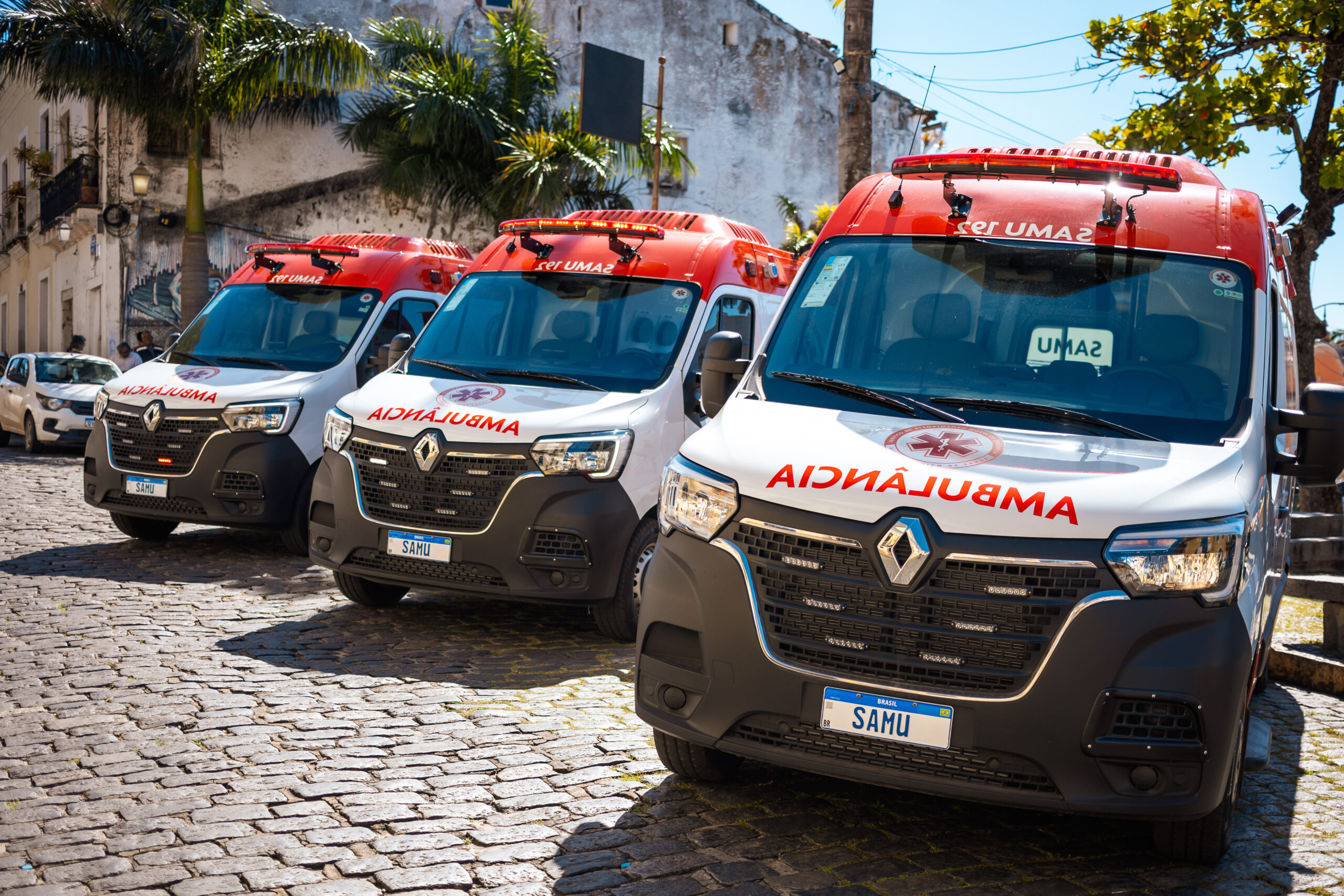 Entrega de ambulâncias em Olinda