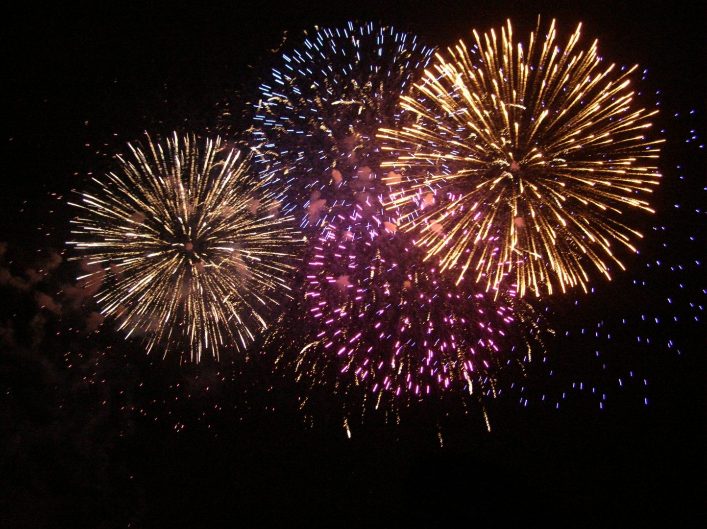 fogos-de-artificio-de-todas-as-cores