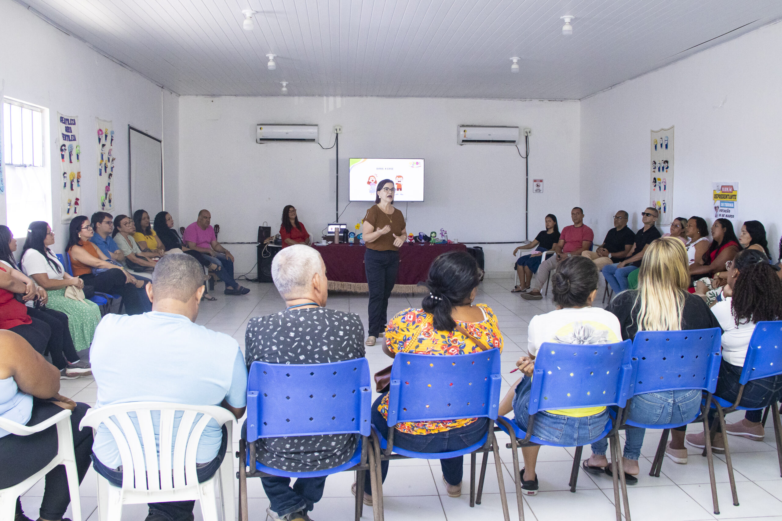Formação de transporte escolar na Monsenhor Fabricio