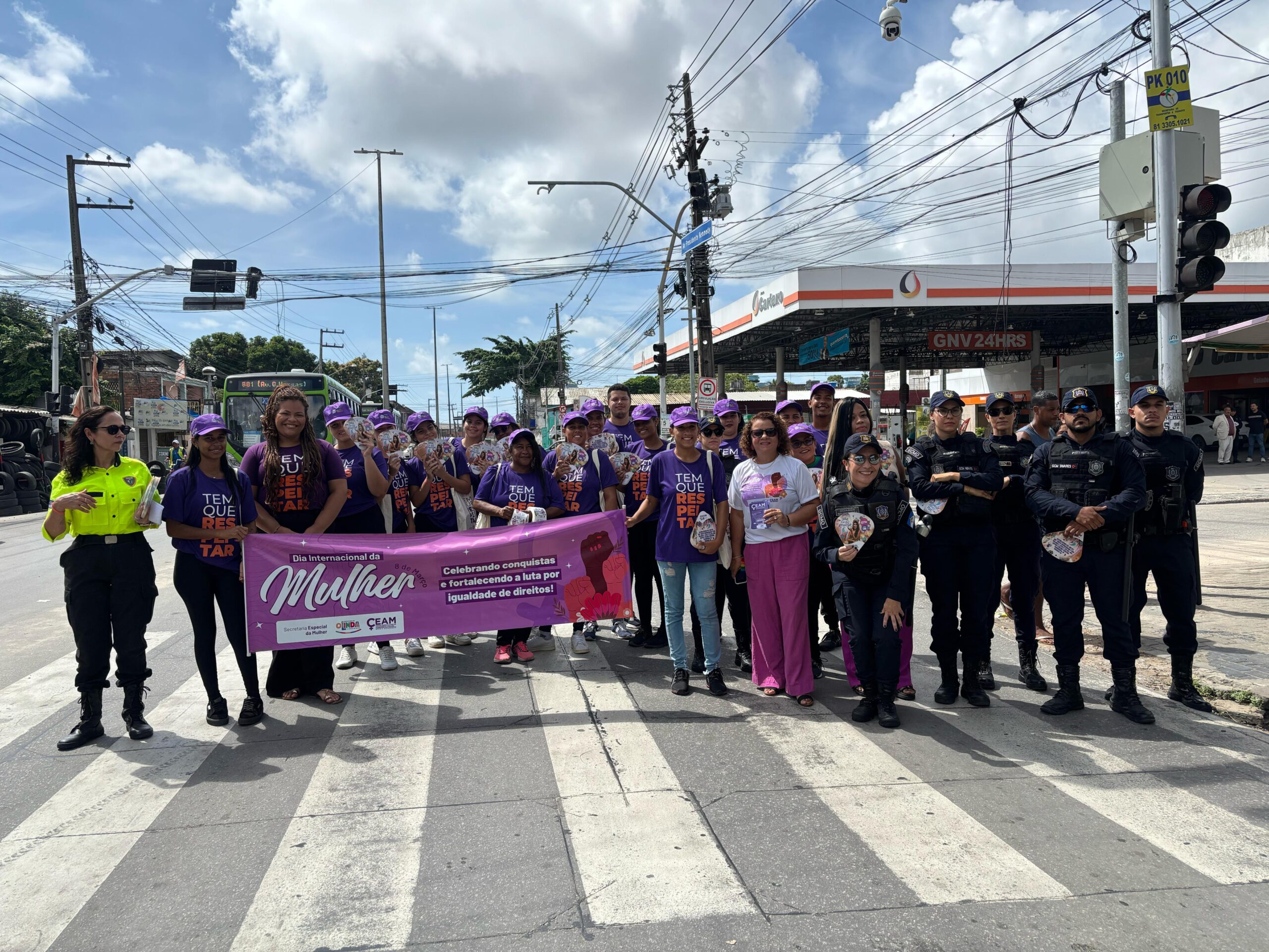 Panfletagem educativa sobre diretos das mulheres