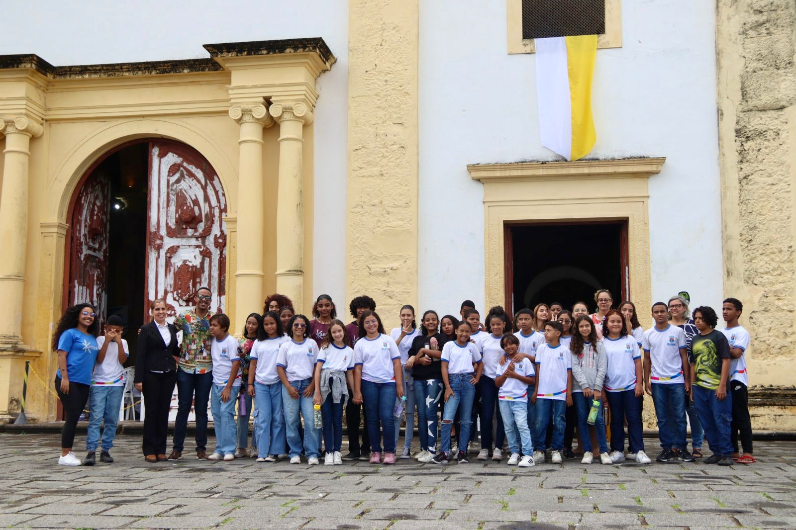 Alunos de Olinda exploram patrimônio histórico em passeio guiado em parceria com a OCBPM