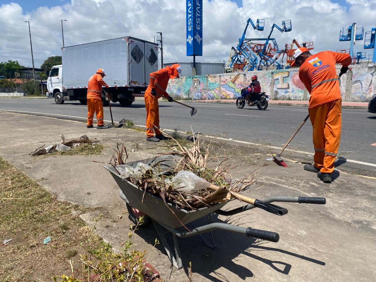 Mutirão de limpeza urbana