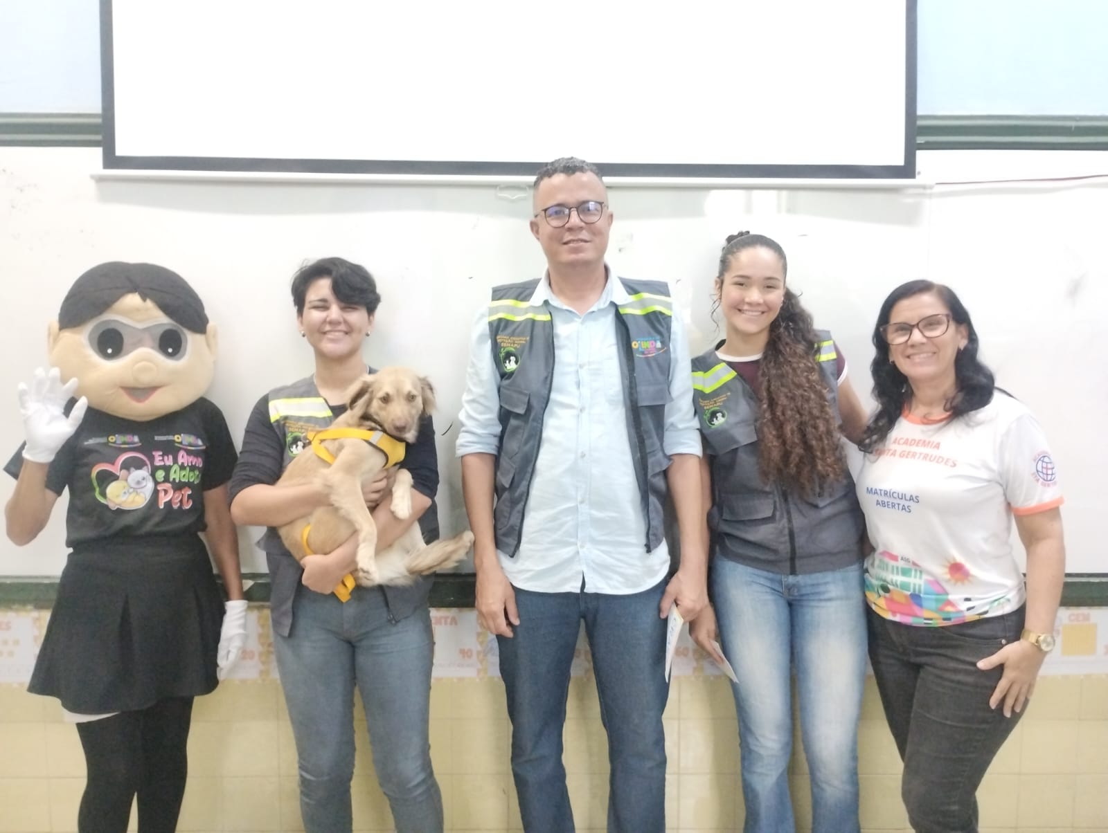 Olinda promove palestra sobre bem-estar e proteção animal em escola