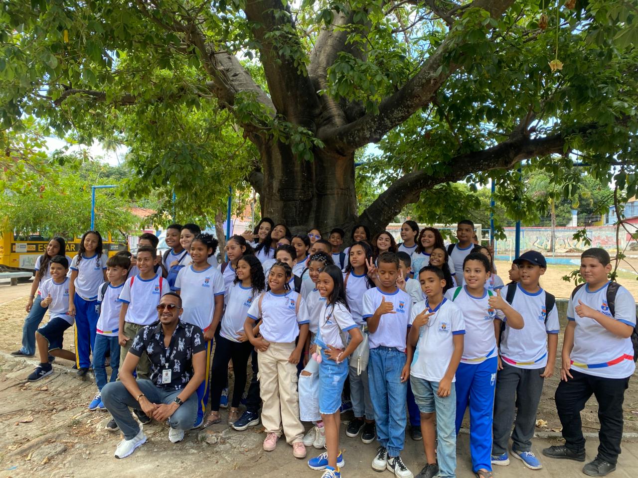 Tour Afro-Centrado com estudantes da rede municipal