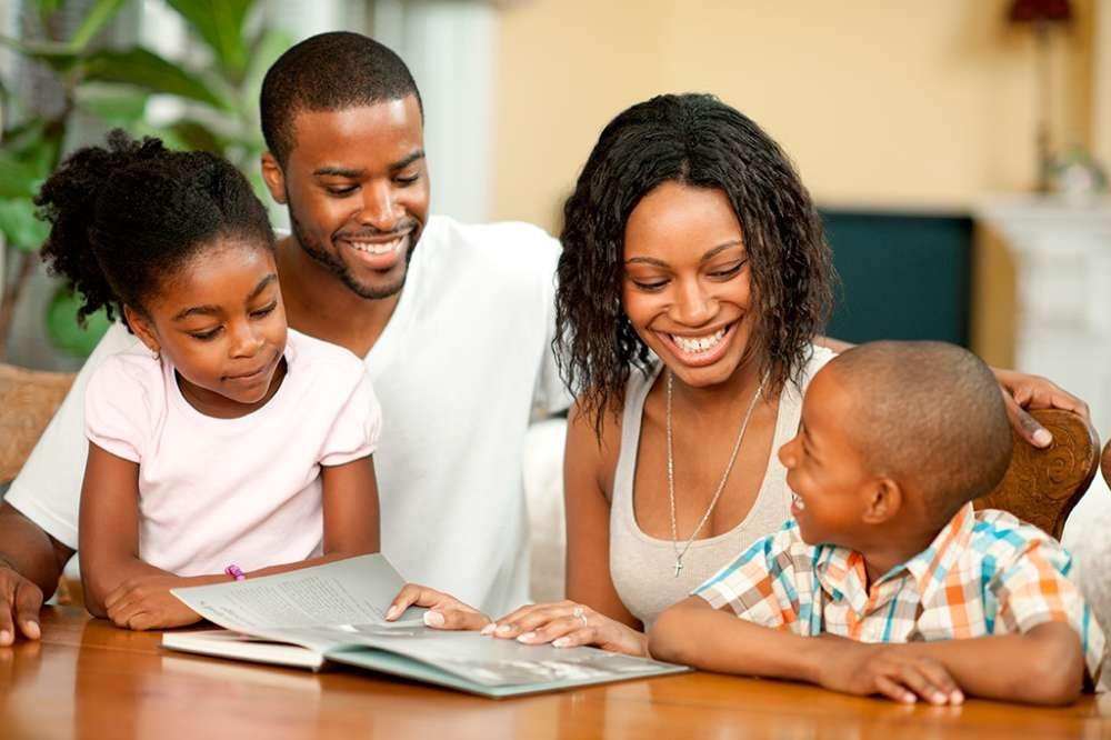 Como os pais podem ajudar nos estudos online dos filhos