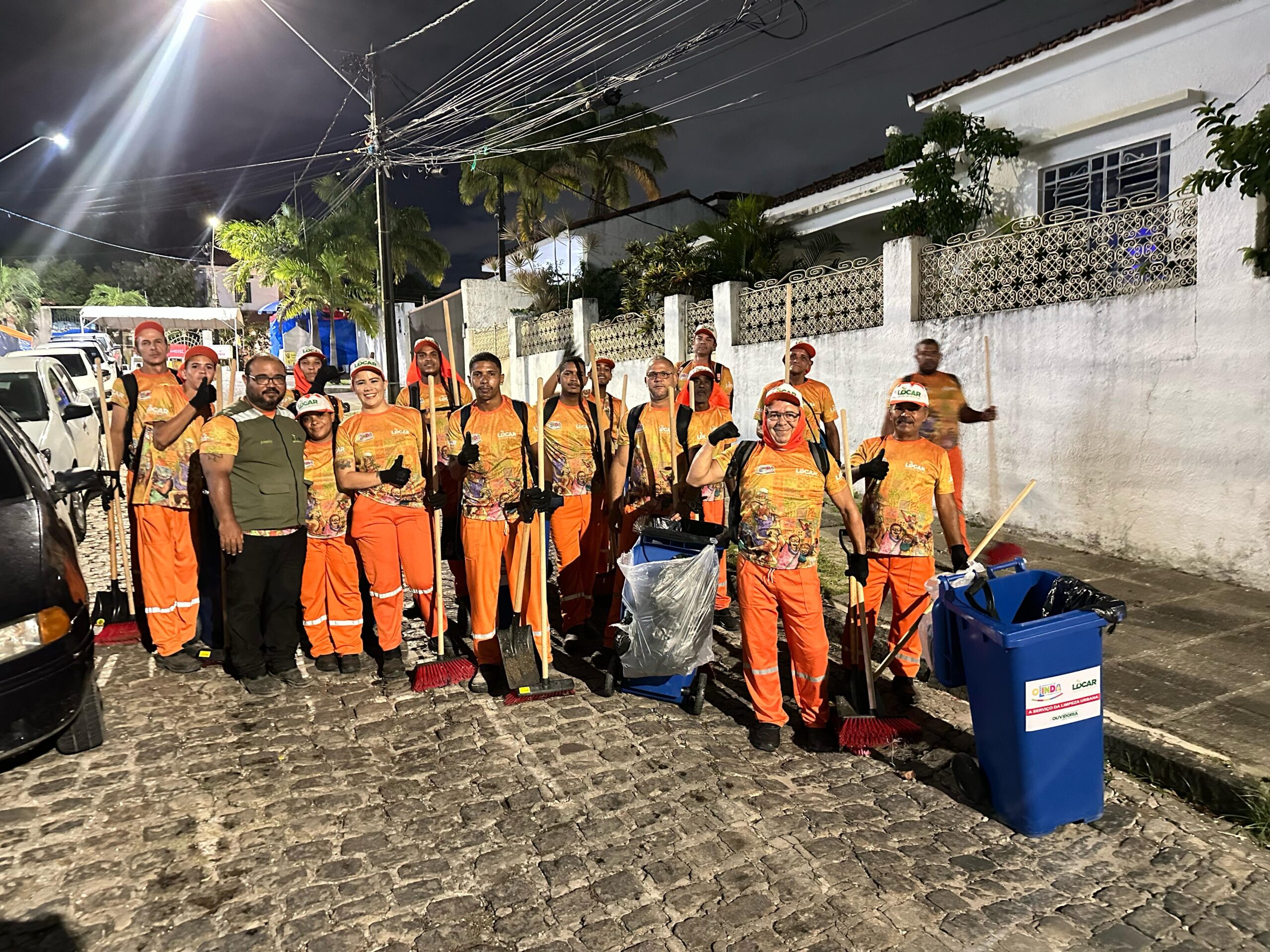 Força tarefa da limpeza noturna garante organização na folia