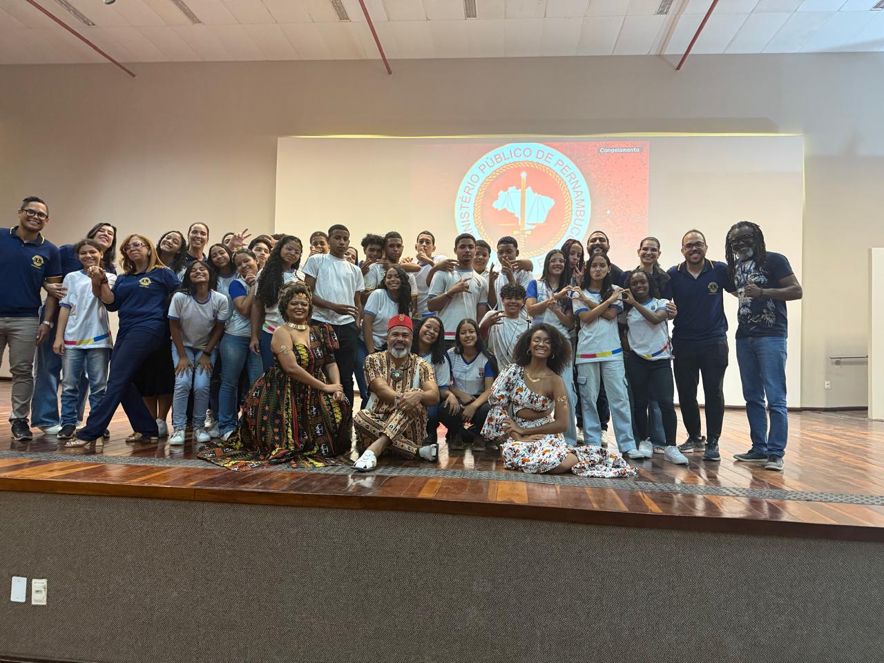 Estudantes de Olinda participam de abertura da Semana do MPPE com espetáculo sobre educação antirracista