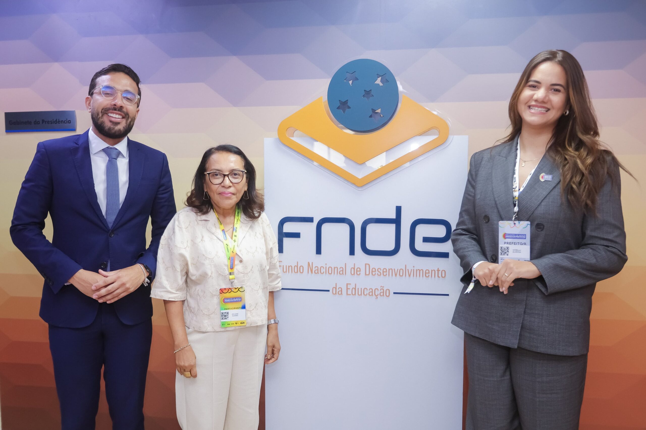 Prefeita Mirella Almeida e a secretária de Educação Edilene Soares em encontro no FNDE