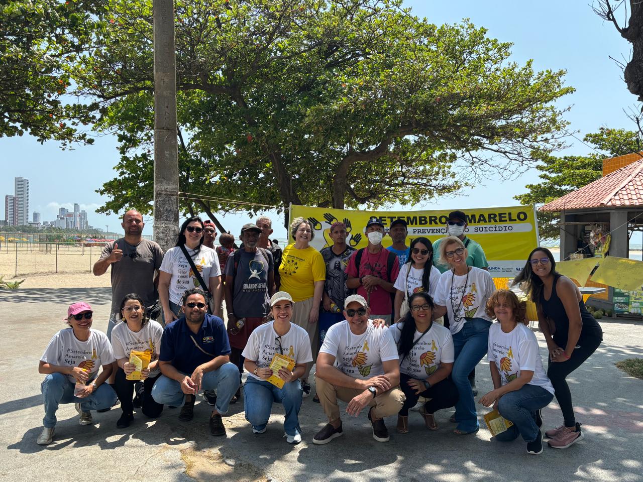 Olinda realiza ação educativa do Setembro Amarelo com pacientes do CAPS AD na Orla de Casa Caiada