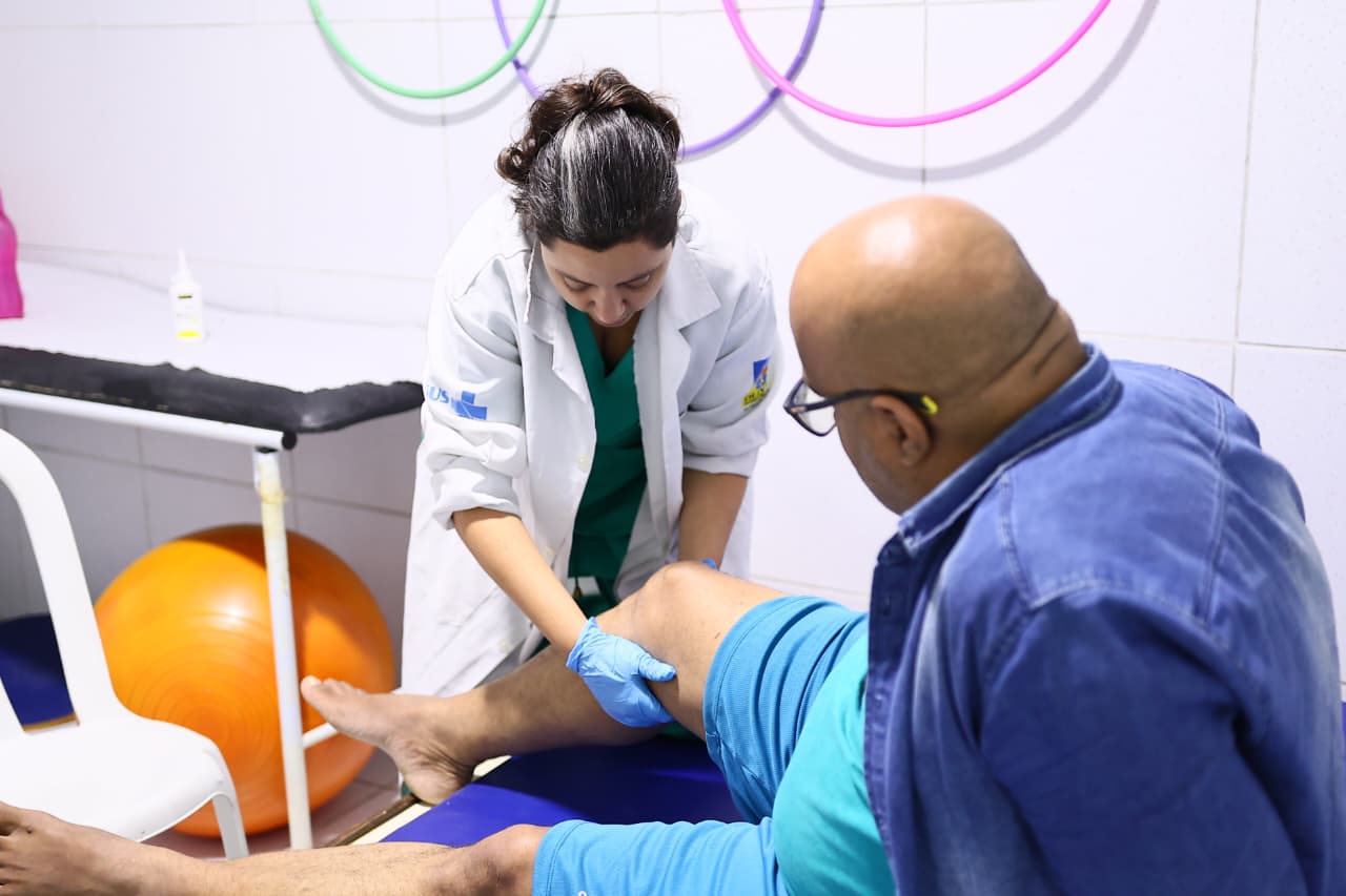 Atendimento de fisioterapia no CRDC